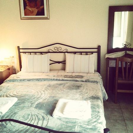 Guesthouse Adonis Káto Loutrákion Buitenkant foto