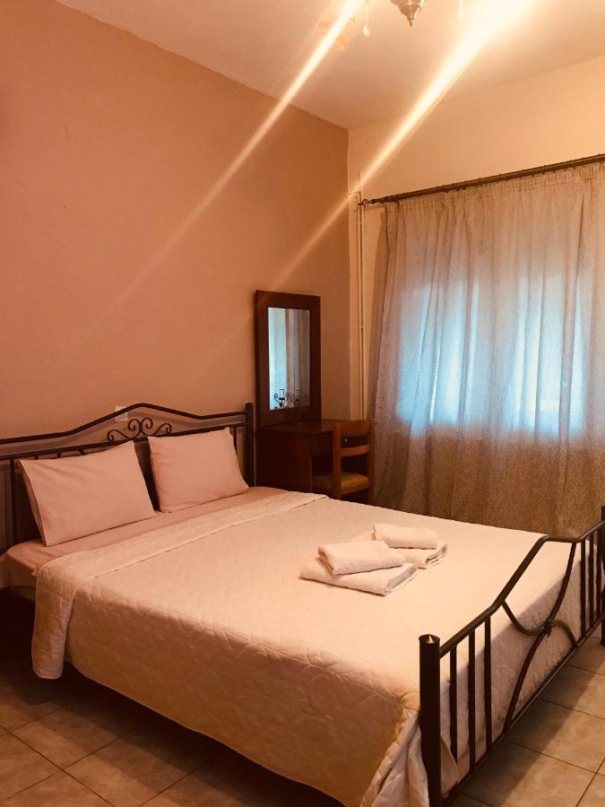 Guesthouse Adonis Káto Loutrákion Buitenkant foto
