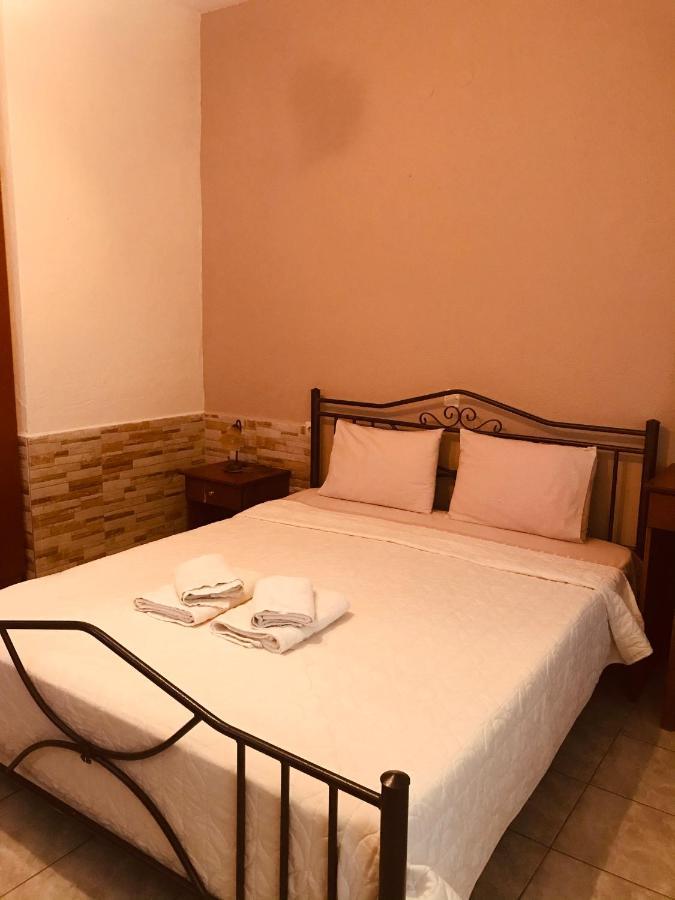 Guesthouse Adonis Káto Loutrákion Buitenkant foto
