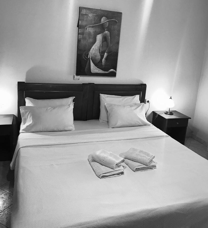 Guesthouse Adonis Káto Loutrákion Buitenkant foto