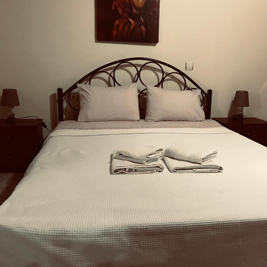 Guesthouse Adonis Káto Loutrákion Buitenkant foto