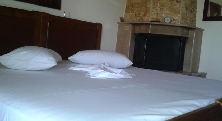 Guesthouse Adonis Káto Loutrákion Kamer foto