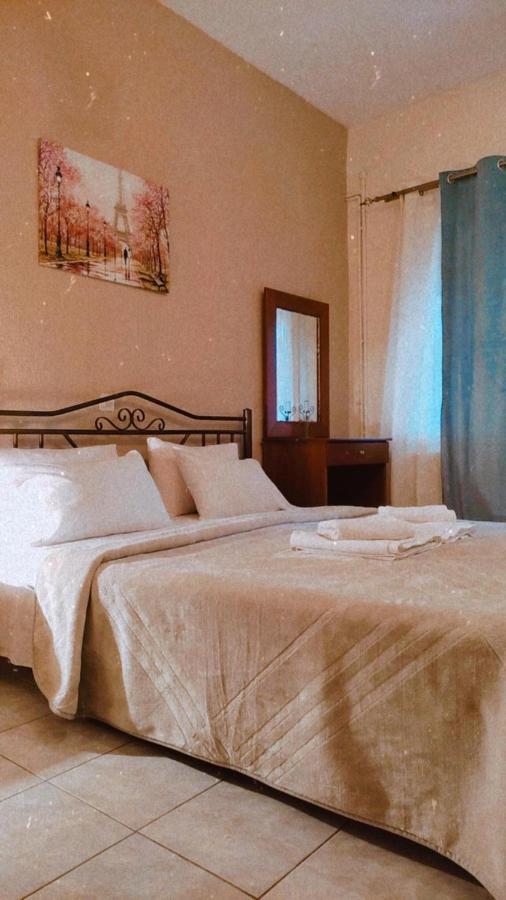Guesthouse Adonis Káto Loutrákion Buitenkant foto