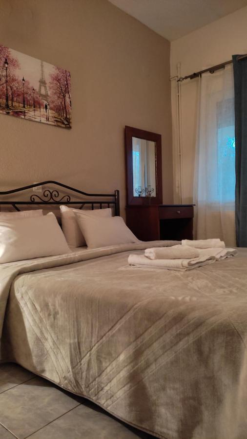 Guesthouse Adonis Káto Loutrákion Buitenkant foto