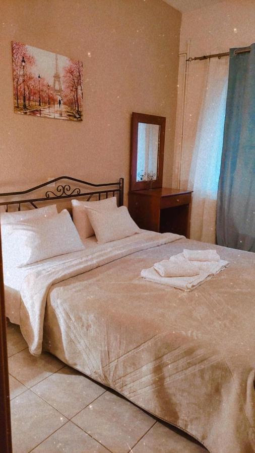 Guesthouse Adonis Káto Loutrákion Buitenkant foto