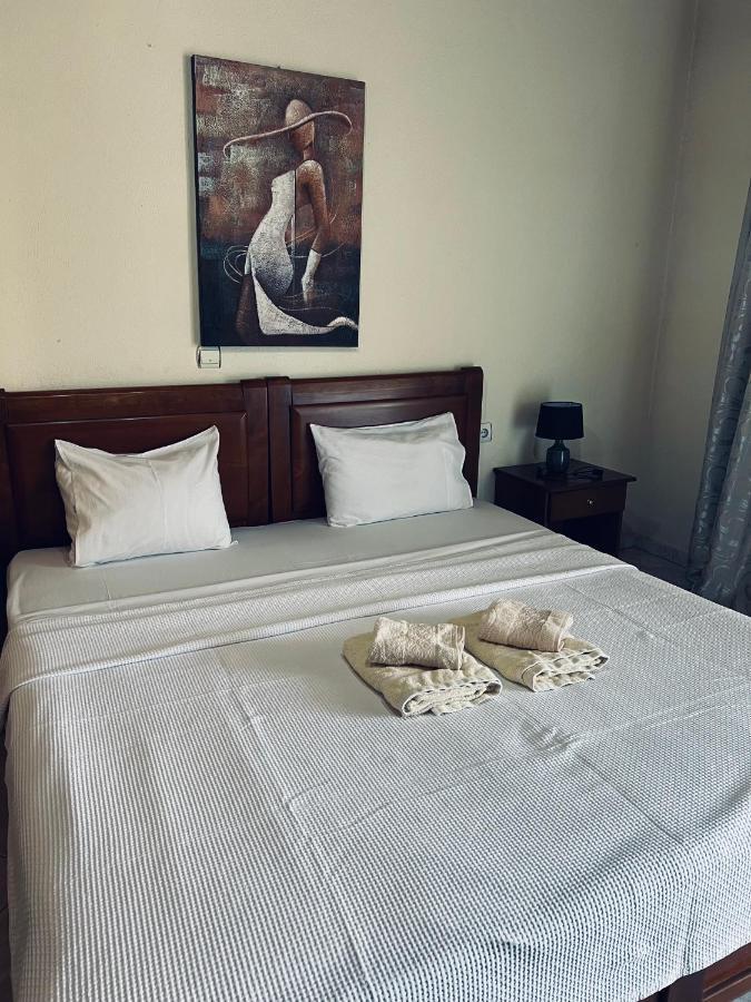 Guesthouse Adonis Káto Loutrákion Buitenkant foto