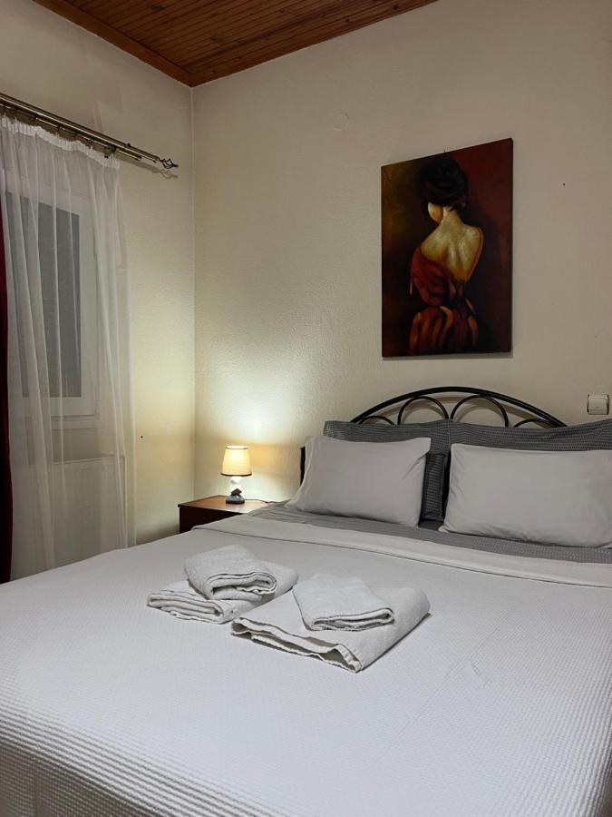 Guesthouse Adonis Káto Loutrákion Buitenkant foto