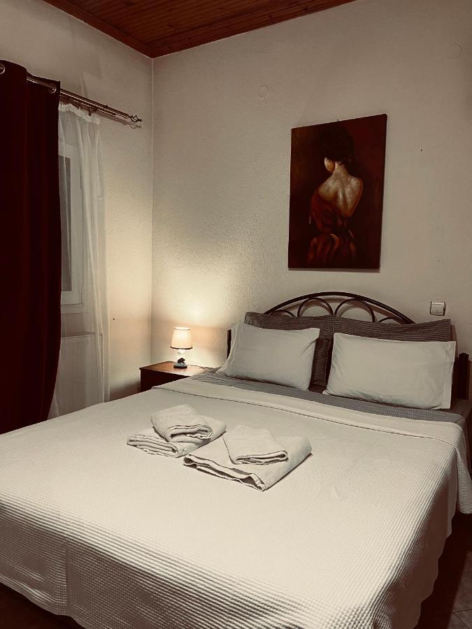 Guesthouse Adonis Káto Loutrákion Buitenkant foto