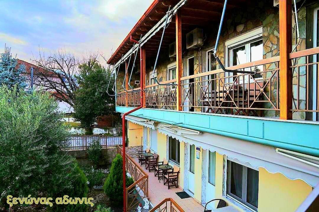 Guesthouse Adonis Káto Loutrákion Buitenkant foto