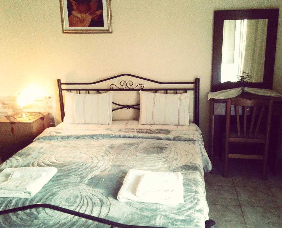 Guesthouse Adonis Káto Loutrákion Buitenkant foto
