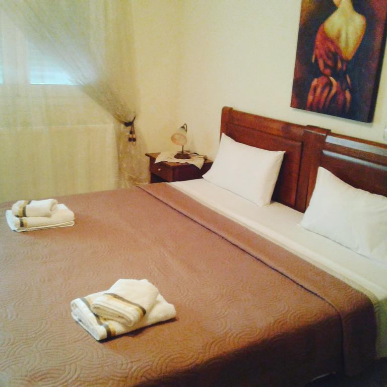Guesthouse Adonis Káto Loutrákion Buitenkant foto