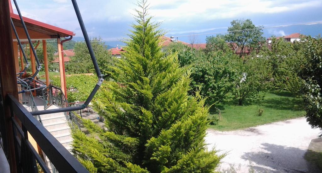 Guesthouse Adonis Káto Loutrákion Buitenkant foto