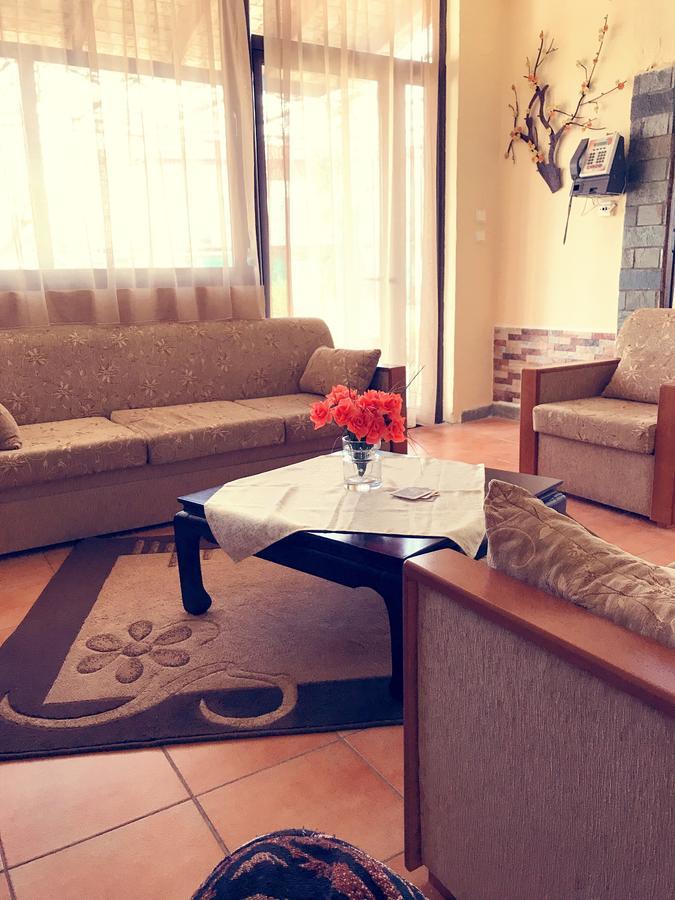 Guesthouse Adonis Káto Loutrákion Buitenkant foto