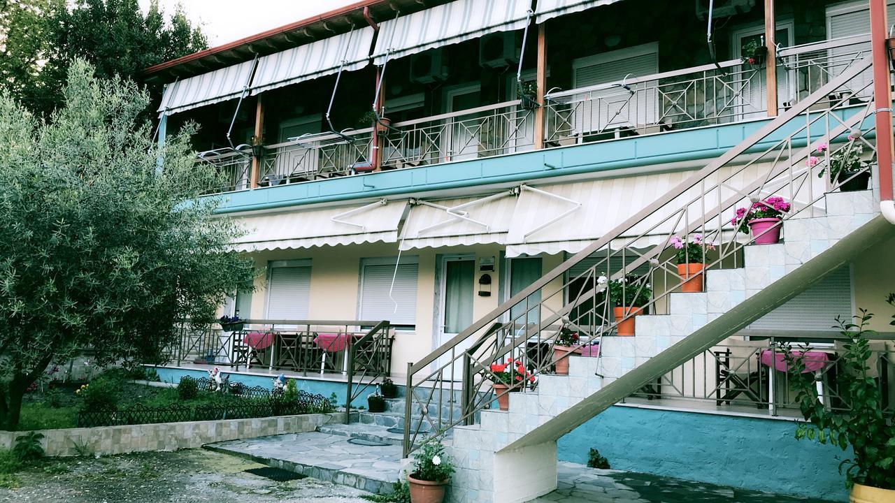 Guesthouse Adonis Káto Loutrákion Buitenkant foto