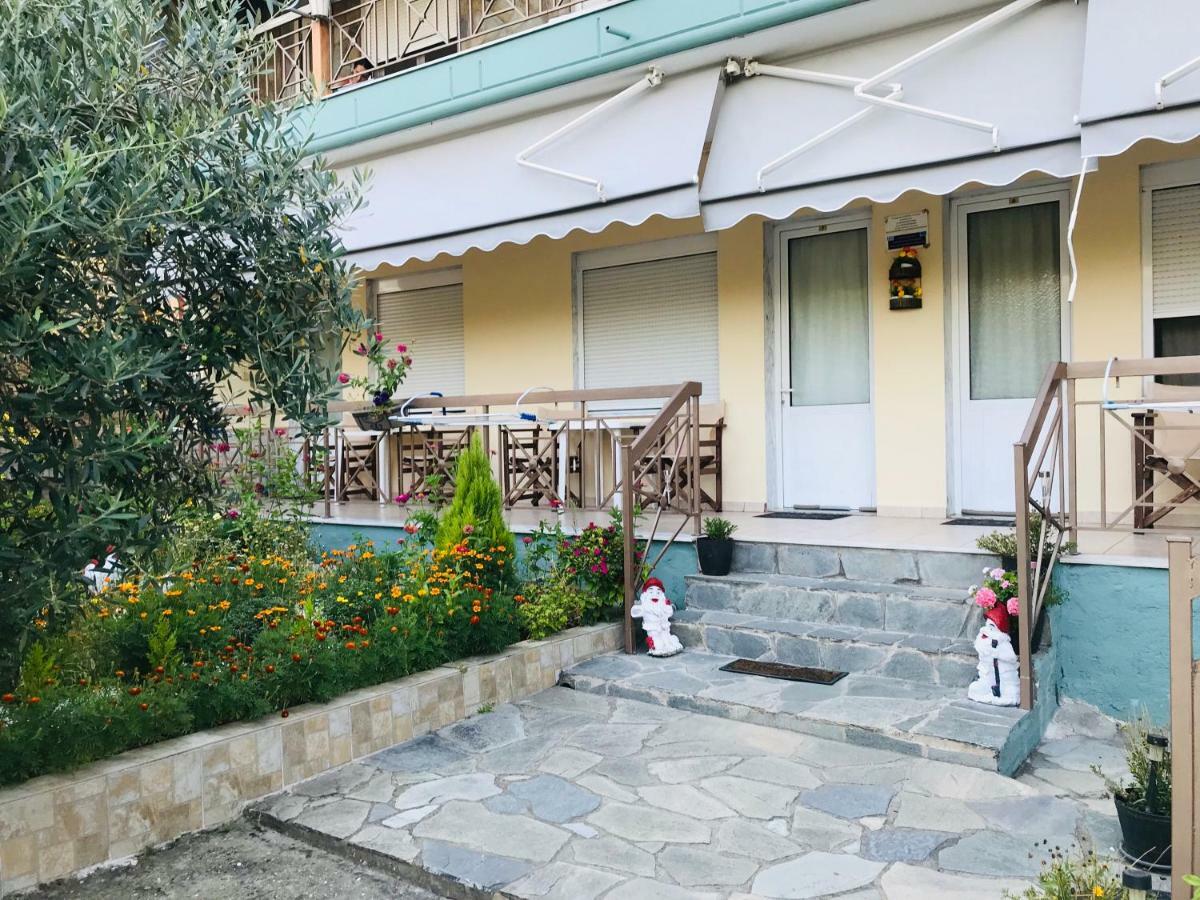 Guesthouse Adonis Káto Loutrákion Buitenkant foto
